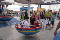 Foto 16: Menschen mit Handycap besuchen die Hansesail  und fahren mit ein Karussell3